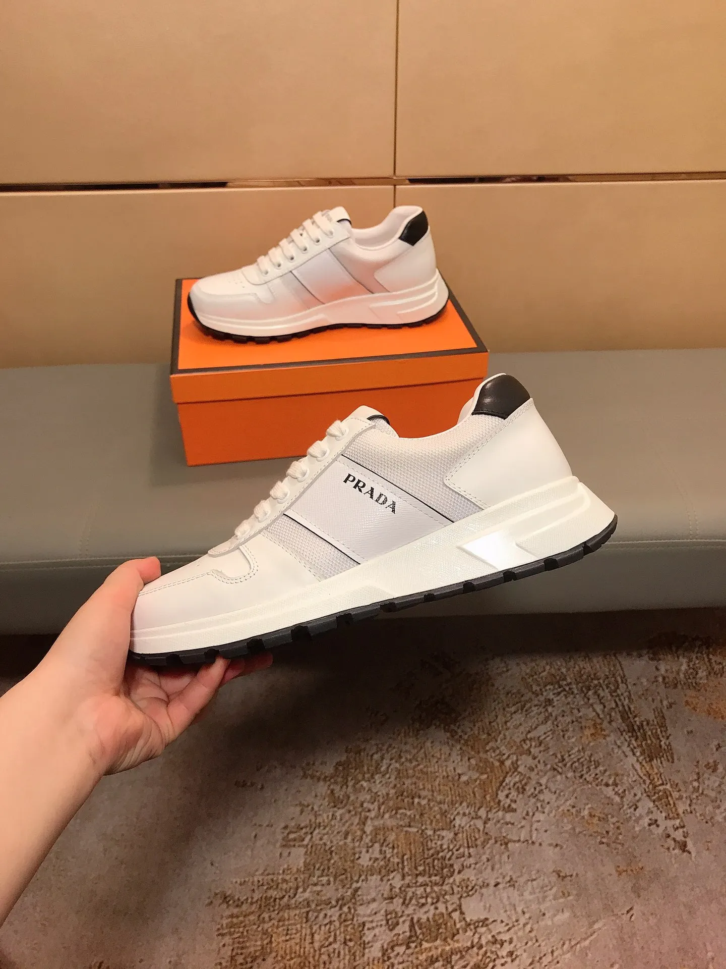 Ex-factory price 400 👟👟【PRADA】Prada's new men's fashion sports and casual shoes🇨🇳High-end boutique💯Exquisite details, uppers made of cowhide + breathable fabrics, pigskin lining🌶🌶Lightweight, wear-resistant and non-slip original outsole, comfortable to wear🎋Classic craftsmanship, fine workmanship, worth owning Code number: 38-44